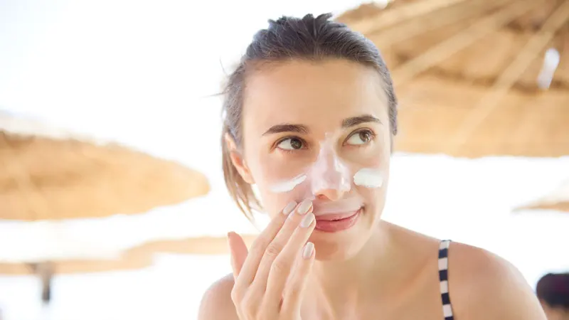 tránh nóng mùa hè bằng cách bảo vệ da